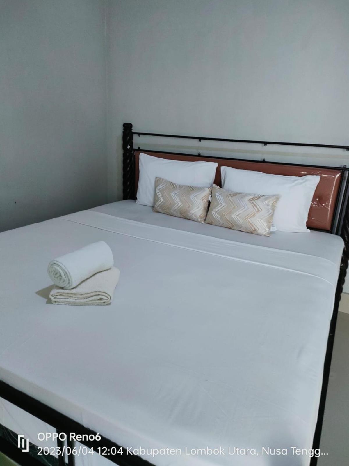 Pineapple Guest House Gili Air Exterior foto